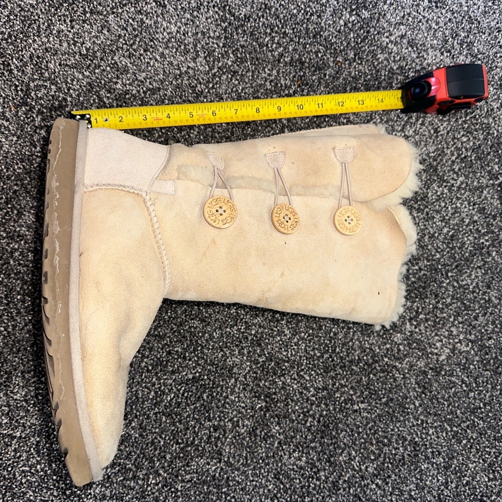 UGG triple Bailey button